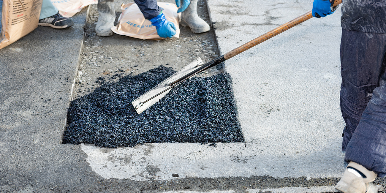 How do composite reinforcements affect the mechanical properties of materials?