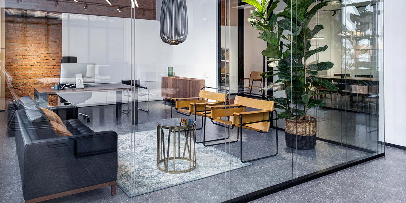 Exploring the Modern Aesthetics of Glass Offices